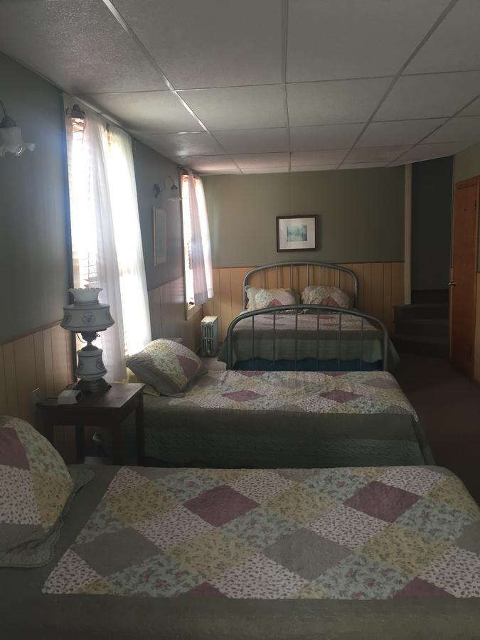 The Wheelhouse Inn Pine Hill Екстер'єр фото