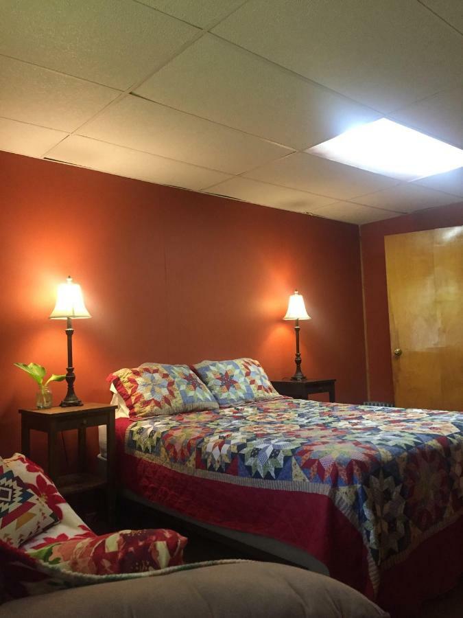 The Wheelhouse Inn Pine Hill Екстер'єр фото